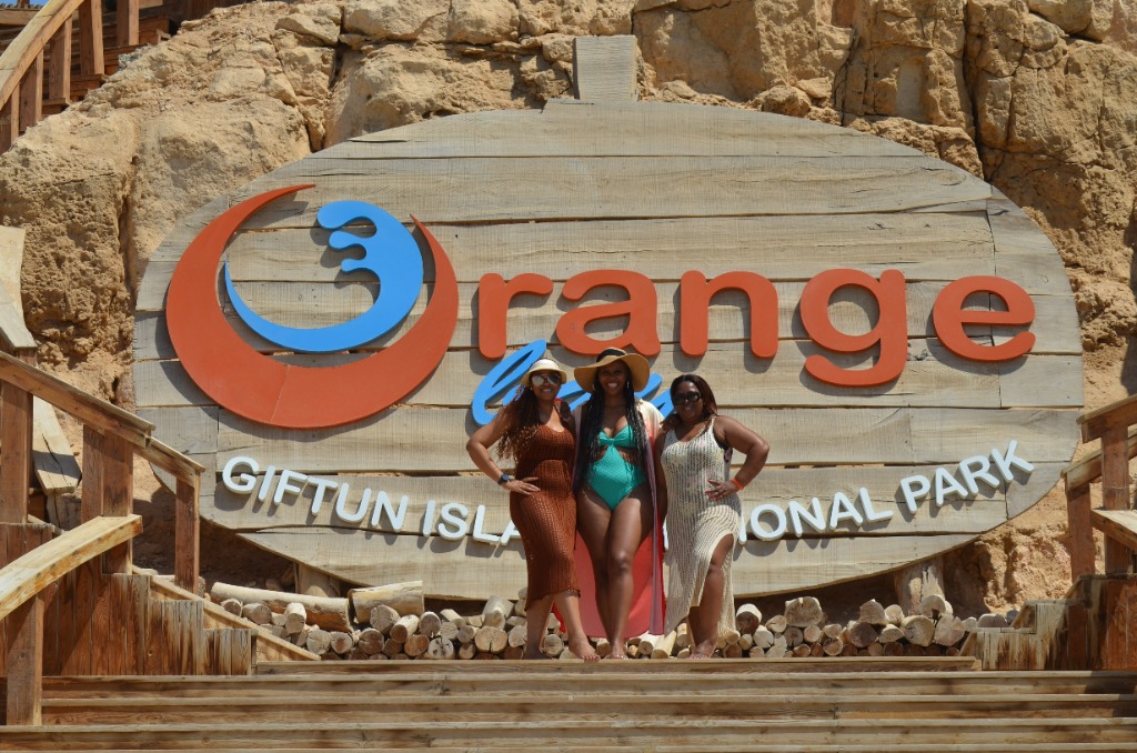 Orange Bay Schild